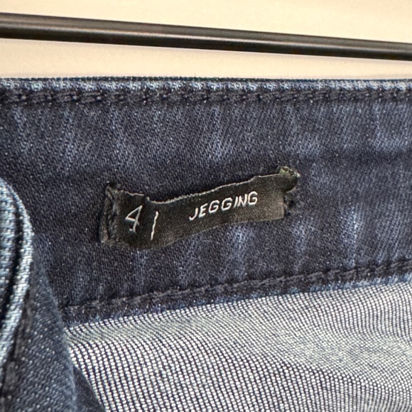 Talbots Women’s Size 4 Blue Dark Wash Flawless Five Pocket Jeggings Jeans - Picture 6 of 8